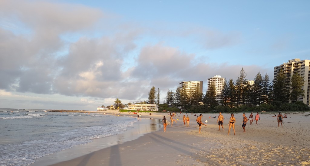 Strengthening Australia’s smoke and vape-free beach culture (north, and south, of the border)
